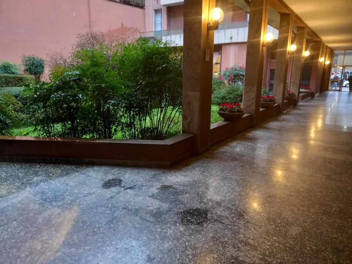 The Boheme Vintage Junior Suite ---- Cozy & Quiet & Comfortable With Private Bathroom & Fully Equipped Kitchenette & Cozy Balcony - Lift To 4Th Floor - Metro' Verde -Green Subway Porta Genova Mediolan Zewnętrze zdjęcie